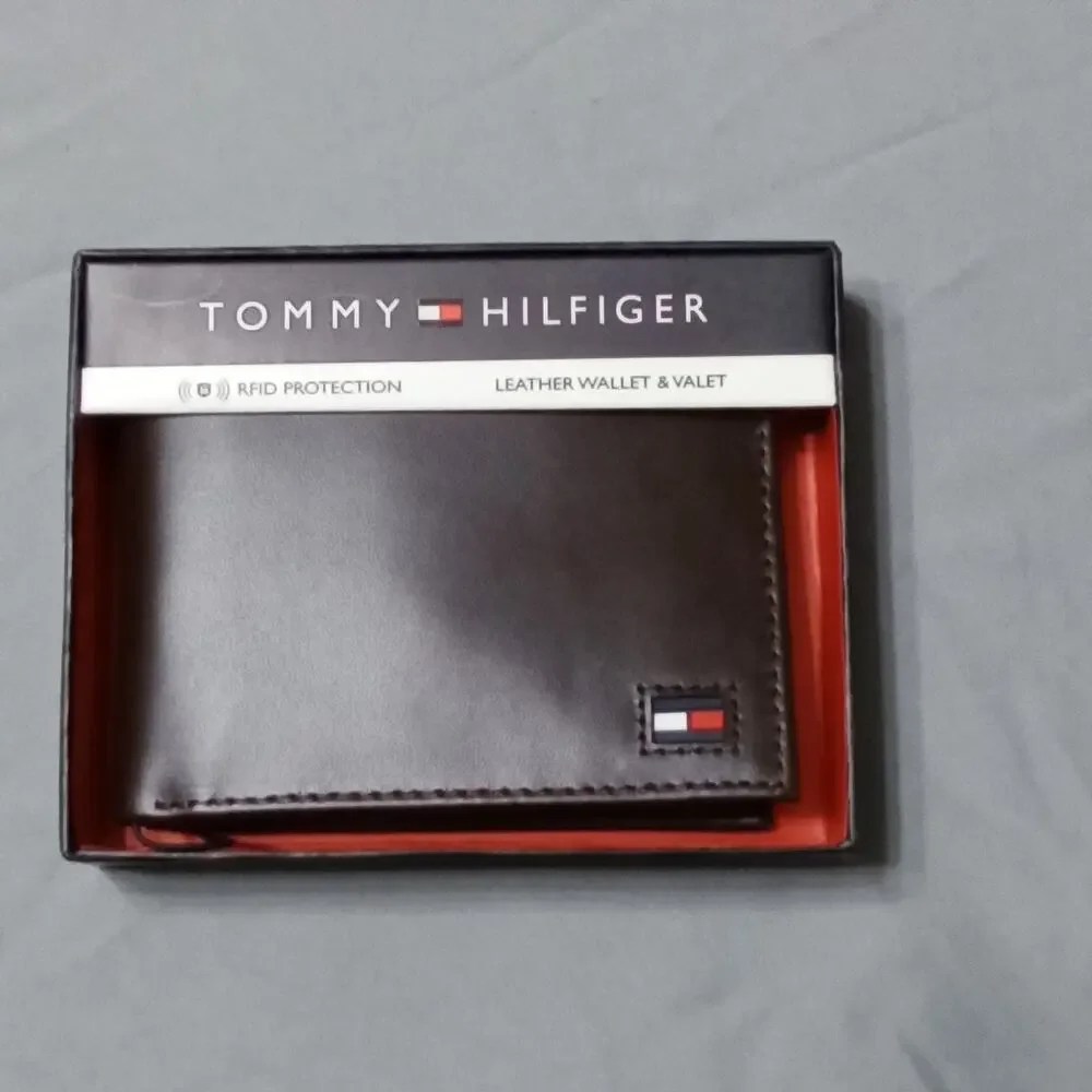 Tommy Hilfiger Men's Bifold Leather Wallet